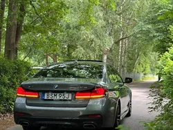 Blå Begagnad 2022 BMW 530 M Sport Sedan | 459 500 kr (Marknadspris)