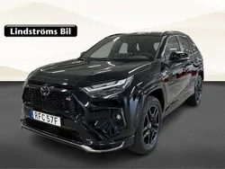 Svart Begagnad 2024 Toyota RAV4 Hybrid Sport SUV | 559 900 kr (Marknadspris)