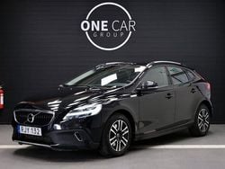 Svart Begagnad 2017 Volvo V40 CC Momentum Kombi | 199 800 kr (Marknadspris)