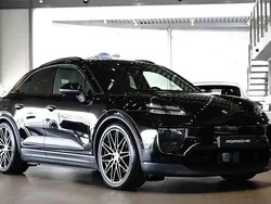 Svart Ny 2025 Porsche Macan 4 Electric SUV | 1 139 000 kr