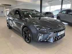 Mörkgrå (magnetic tech metallic) Begagnad 2025 Cupra Leon Kombi | 309 900 kr (Bra pris)