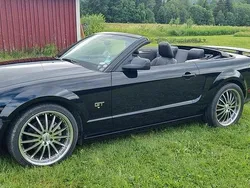 Svart Begagnad 2006 Ford Mustang GT Convertible Cab | 170 000 kr (Marknadspris)