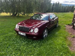 Röd Begagnad 2001 Mercedes CLK320 Elegance Sportkupé | 39 000 kr (Superpris)