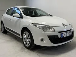 Vit Begagnad 2011 Renault Mégane III Halvkombi | 54 900 kr