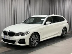 Vit Begagnad 2021 BMW 330e M Sport Kombi | 379 900 kr (Lite dyr)
