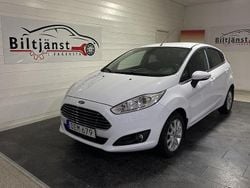 Vit Begagnad 2016 Ford Fiesta Titanium Halvkombi | 74 900 kr (Marknadspris)