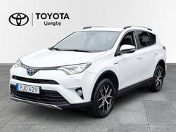 Vit Begagnad 2017 Toyota RAV4 Hybrid Active SUV | 189 000 kr (Marknadspris)
