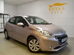 Ljusgrå (grå) Begagnad 2012 Peugeot 208 Halvkombi | 64 900 kr (Lite dyr)