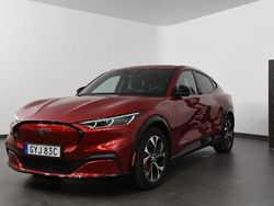 Röd Begagnad 2023 Ford Mustang Mach-E SUV | 409 800 kr (Marknadspris)