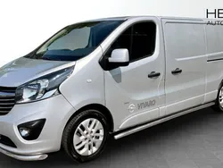 Grå (silver) Begagnad 2017 Opel Vivaro Van | 164 800 kr (Marknadspris)