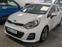 Vit Begagnad 2016 Kia Rio Halvkombi | 89 500 kr (Marknadspris)