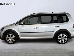 Silver Begagnad 2012 VW Touran Cross Minibuss | 109 000 kr