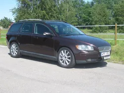 Mörkröd Begagnad 2005 Volvo V50 Momentum Kombi | 24 900 kr
