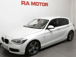 Vit Begagnad 2013 BMW 120 Sport Line Halvkombi | 129 900 kr (Marknadspris)