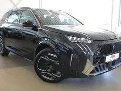 Svart (svart perla nera) Begagnad 2024 Peugeot e-5008 GTi SUV | 549 900 kr (Marknadspris)