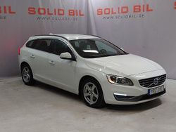 Vit (white solid ice) Begagnad 2014 Volvo V60 Momentum Kombi | 94 800 kr (Marknadspris)