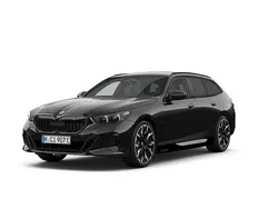 Black sapphire metallic Ny 2025 BMW 550e M Sport Kombi | 1 079 000 kr (Superpris)