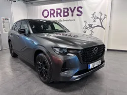 Grå (machine grey metallic) Ny 2024 Mazda CX-60 Homura-Line SUV | 599 500 kr (Marknadspris)