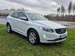 Vit Begagnad 2017 Volvo XC60 Kinetic SUV | 178 000 kr (Superpris)