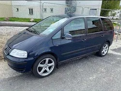 Blå Begagnad 2005 VW Sharan Minibuss | 32 000 kr