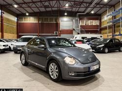 Mörkgrå (grå) Begagnad 2012 VW Beetle Halvkombi | 87 900 kr (Marknadspris)