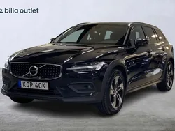 Svart Begagnad 2021 Volvo V60 CC SE Kombi | 269 900 kr (Bra pris)