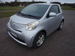 Silver Begagnad 2009 Toyota iQ Halvkombi | 27 900 kr (Marknadspris)