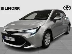 Silver Begagnad 2022 Toyota Corolla Hybrid Life Halvkombi | 229 900 kr (Bra pris)