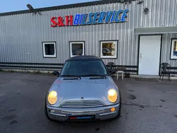 Ljusgrå Begagnad 2003 Mini Cooper Pepper Halvkombi | 19 500 kr (Marknadspris)