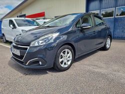 Mörkgrå (grå) Begagnad 2016 Peugeot 208 Halvkombi | 83 000 kr (Marknadspris)