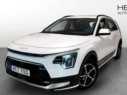 Vit (white) Begagnad 2023 Kia Niro SUV | 304 900 kr (Marknadspris)