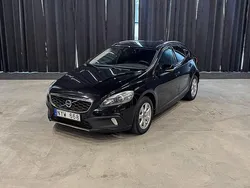 Svart Begagnad 2013 Volvo V40 CC Momentum Kombi | 99 900 kr (Marknadspris)