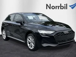 Svart Ny 2025 Audi A3 Sportback e-tron Sedan | 444 900 kr (Superpris)