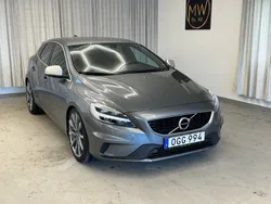 Grå Begagnad 2017 Volvo V40 R-Design Kombi | 209 900 kr (Marknadspris)