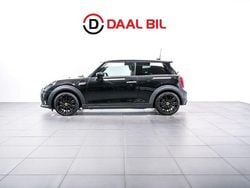 Svart Begagnad 2021 Mini Cooper SE Halvkombi | 209 700 kr (Marknadspris)