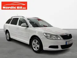 Vit Begagnad 2013 Skoda Octavia Ambiente Kombi | 99 900 kr (Marknadspris)