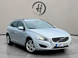 Ljusgrå Begagnad 2013 Volvo V60 Momentum Kombi | 109 900 kr (Marknadspris)
