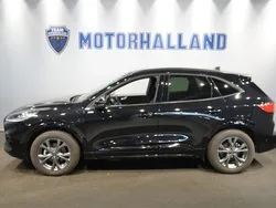 Svart Begagnad 2022 Ford Kuga ST-Line SUV | 239 900 kr (Marknadspris)