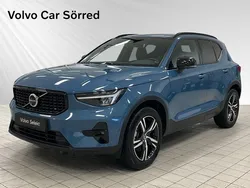 Blå Begagnad 2023 Volvo XC40 Plus SUV | 379 900 kr (Marknadspris)