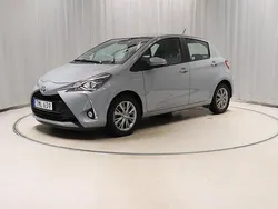Grå Begagnad 2018 Toyota Yaris Hybrid Halvkombi | 158 800 kr (Bra pris)