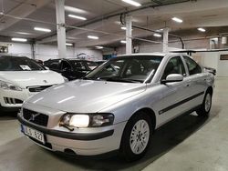 Ljusgrå Begagnad 2003 Volvo S60 Sedan | 49 900 kr (Marknadspris)