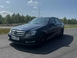 Mörkblå Begagnad 2012 Mercedes C220 Avantgarde Sedan | 94 000 kr (Marknadspris)