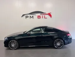 Grön (grön metallic) Begagnad 2021 Mercedes E300 AMG Sportkupé | 529 900 kr (Dyr)