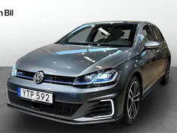 Mörkgrå Begagnad 2018 VW Golf VII GTE Kombi | 194 900 kr (Marknadspris)
