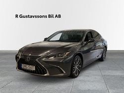 Grå Begagnad 2021 Lexus ES300H Limited Edition Sedan | 395 900 kr (Marknadspris)