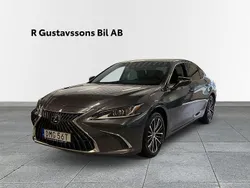 Grå Begagnad 2021 Lexus ES300H Limited Edition Sedan | 395 900 kr (Marknadspris)