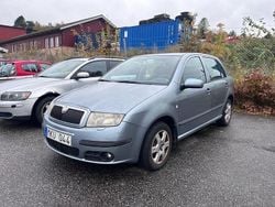 Ljusblå Begagnad 2006 Skoda Fabia Halvkombi | 7 000 kr