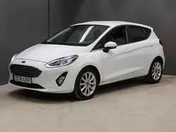 Vit Begagnad 2018 Ford Fiesta Titanium Halvkombi | 149 000 kr (Marknadspris)