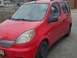 Röd Begagnad 2000 Toyota Yaris Verso Minibuss | 6 900 kr (Superpris)