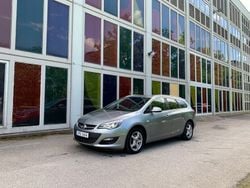 Grå Begagnad 2015 Opel Astra drive Kombi | 104 900 kr (Marknadspris)